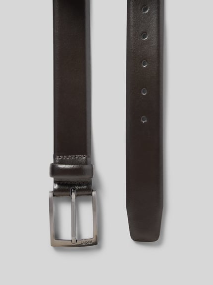 Produktfoto, Gürtel mit Dornschließe Modell 'BUSINESS' von JOOP! Collection, klassische Form, Label-Detail, Breite 3 cm, glatte Lederstruktur