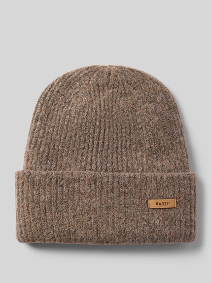 Produktfoto, braune Beanie mit Label-Patch Modell 'Witzia Beanie' von Barts, grobe Rippenstruktur, Damen Mütze von Barts