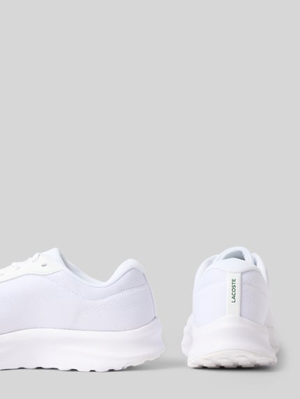 Produktfoto, Low Top Sneaker aus Mesh Modell 'NEO RUN ACE' von Lacoste, unifarben weiß, abgerundete Schuhspitze, flacher Absatz, Logo-Stitching, label print, Schnürung, strukturiertą podeszwą, materiał mesh