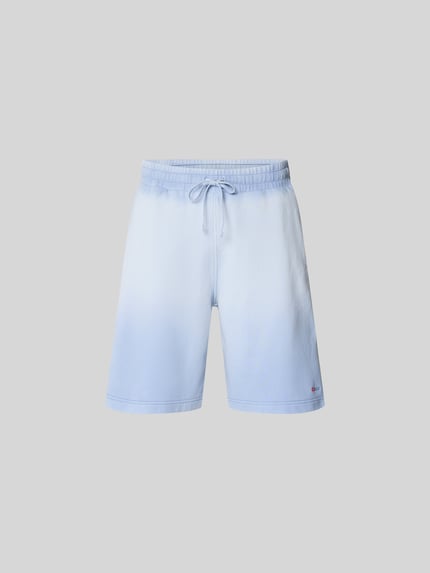 Produktfoto, Sweatshorts aus reiner Baumwolle von Diesel in Hellblau mit Label-Print, Gerade Passform, elastischer Bund, Gesäßtaschen, Größe M 25 cm Innenbeinlänge, Bundweite 41 cm.