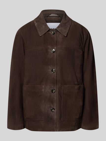 Produktfoto, Lederjacke mit aufgesetzten Taschen von COMMA aus echtem Leder, dunkelbraun, Regular Fit, Umlegekragen, Knopfleiste, glatte Textur.