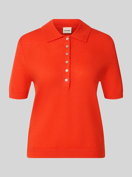 Produktfoto, Poloshirt aus reiner Wolle von Stefanel in leuchtendem Orange, taillierte Passform, Polokragen, gerippte Abschlüsse, Rückenlänge 55 cm.