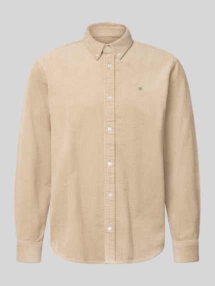 Produktfoto, beigefarbenes Regular Fit Freizeithemd mit Logo-Stitching Modell 'MADISON' von Carhartt Work In Progress, reine Baumwolle, feine Cordstruktur, Knopfleiste und Button-Down-Kragen.