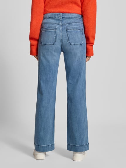 Christian Berg Woman Flared fit jeans van katoenmix met paspelzakken Offwhite - 5