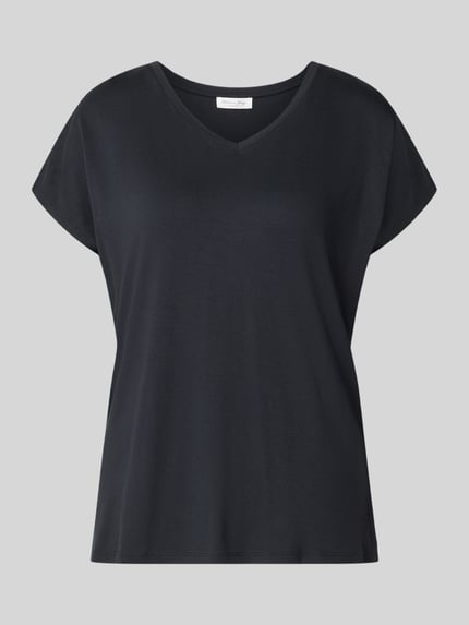 Produktfoto, T-Shirt aus Viskose-Elasthan-Mix mit V-Ausschnitt von Christian Berg Woman, Damen T-Shirt in Schwarz, Relaxed-Fit, glatte Struktur. Rückenlänge 63 cm bei Größe S, Kappärmel.