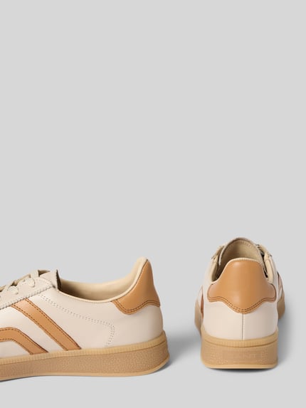 Produktfoto, Sneaker aus echtem Leder Modell 'Cuzima' von Gant in Beige und Braun, glatte Sohle, Logo-Detail, abgerundete Passform.