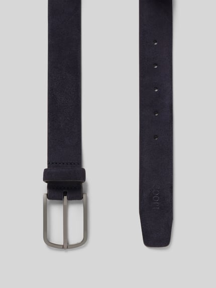 Produktfoto, Gürtel mit Dornschließe von JOOP! Collection aus dunkelblauem Kalbsleder mit mattem Metallverschluss, klassische Passform, 3 cm breit