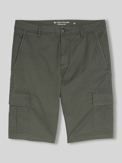 Produktfoto, Regular Fit Cargoshorts aus Baumwoll-Mix von Tom Tailor in Optik: Unifarben, Strukturiert, mit Label-Patch, Knopf-Reißverschluss, seitlichen Eingrifftaschen, Paspeltaschen und Cargotaschen, Materialverarbeitung: Piqué, aus Baumwoll-Mix