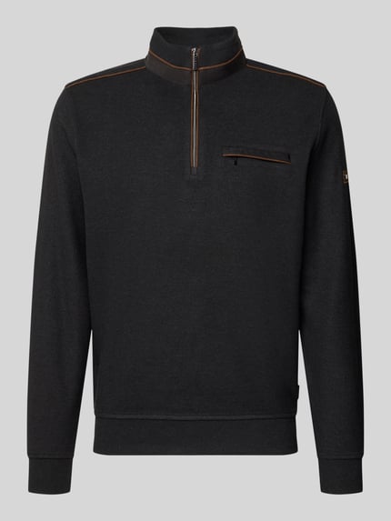 Produktfoto, Sweatshirt mit Stehkragen und Reißverschluss von bugatti, Mieszanka bawełny, krój regular fit, stójka, zamek błyskawiczny, Brustasza, Długość tyłu w rozmiarze M: 67 cm, Długość rękawów w rozmiarze M: 66 cm, ciemnoszary kolor, prosty fason, gładka faktura
