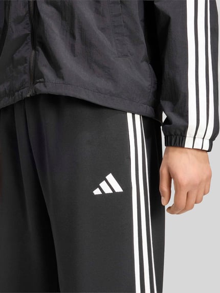 adidas Sportswear Spodnie dresowe o kroju loose fit z detal z logo Czarny 3