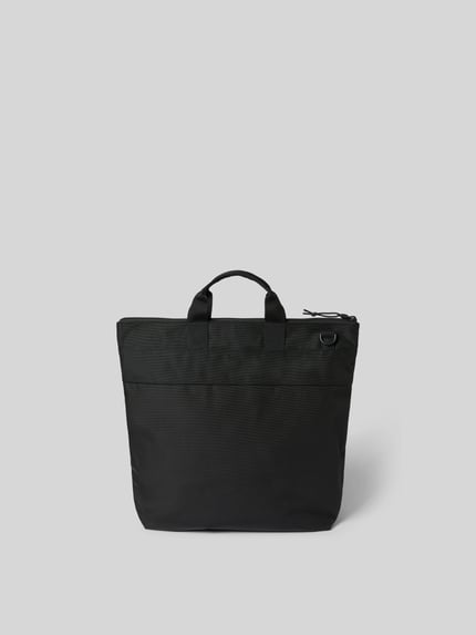 Productfoto, Tote Bag met korte draagband van Kenzo, heren tas in zwart met hoofdvak met ritssluiting, verstelbare schouderband, labeldetails, lus met karabijnhaak, breedte 45 cm, lengte 42 cm, diepte 11 cm.