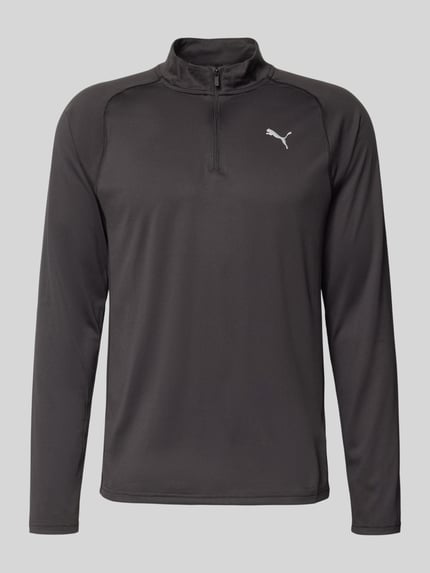 Produktfoto, czarna bluzka z długim rękawem 'Langarmshirt mit Stehkragen und Reißverschluss' od PUMA PERFORMANCE, krój regular fit, stójka, zamek błyskawiczny, logo, długość tyłu w rozmiarze M: 71 cm