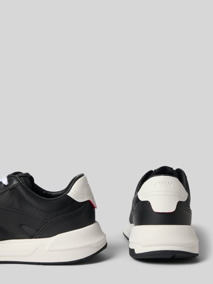 Produktfoto, Sneaker mit Label-Datei Modell 'GO3_nypu' von HUGO, schwarze und weiße Farben, strukturierte Oberfläche, Herren Sneaker