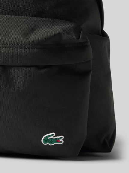 Produktfoto, Rucksack mit Laptopfach von Lacoste in Schwarz, glatte Struktur mit kleinem Lacoste-Logo, Kontext: Herren Kulturbeutel/Kosmetiktasche