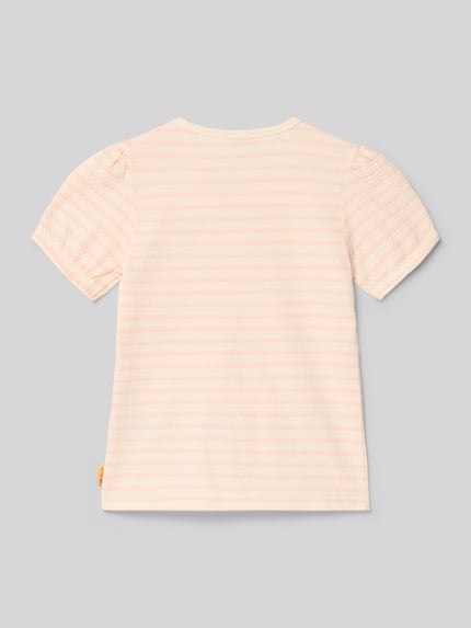 Meisje draagt Regular Fit T-shirt met logo-stitching van Steiff, katoenmix, structuurpatroon, ronde hals, elastische mouwboorden, ruglengte maat 116: 45 cm, geheel in lichte tinten, short sleeve, rugaanzicht.