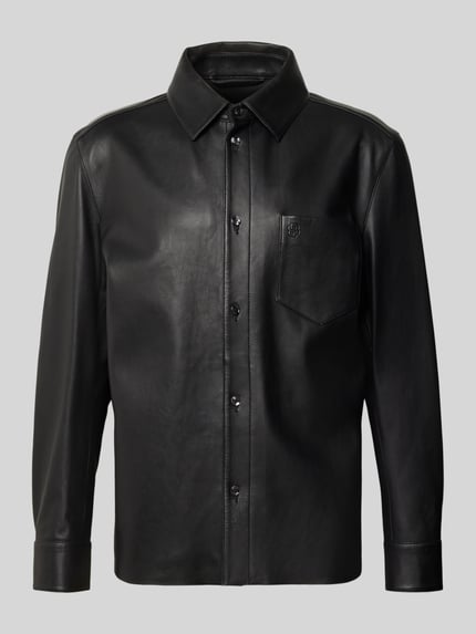Produktfoto, schwarze Regular Fit Lederjacke aus echtem Lammleder Modell 'C-MOVITZ' von BOSS, glattes Leder, Umlegekragen, Knopfleiste, Brusttasche, Logo-Prägung