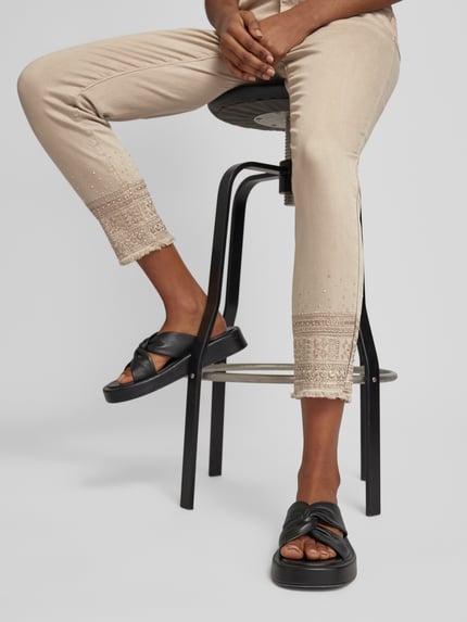 miss goodlife Slim Fit Jeans mit Ziersteinbesatz Beige 3