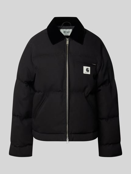Produktfoto, schwarze Regular Fit Steppjacke aus reiner Baumwolle Modell 'Raymond' von Carhartt Work In Progress mit Umlegekragen und Label-Patch