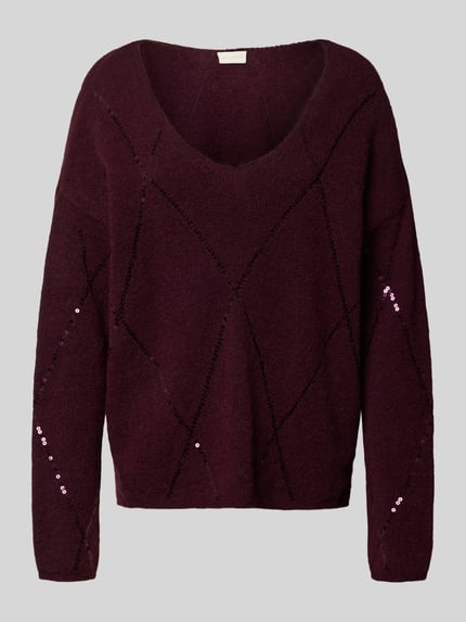 Produktfoto, Strickpullover mit Paillettenbesatz von Milano Italy in Dunkelrot, lockerer Schnitt, U-Ausschnitt, Material-Mix mit Alpaka-Anteil