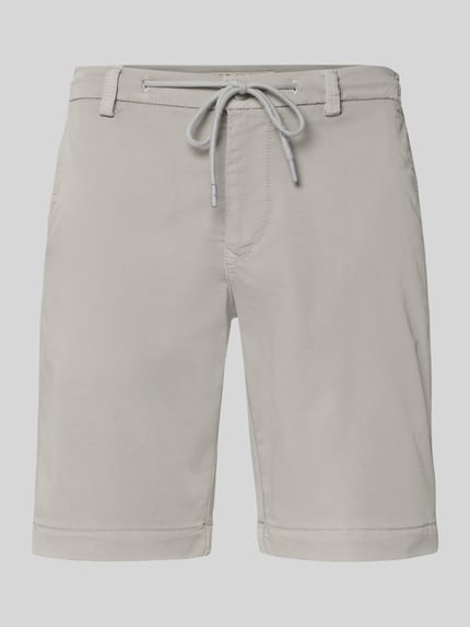 Produktfoto, Bermudas mit Bindegürtel und französischen Eingrifftaschen von MAC aus Baumwoll-Mix mit Stretch-Anteil, Straight Fit, Knopf-Reißverschluss, Gesäßleistentaschen mit Knopfverschluss, Label-Print, Bundweite 42 cm, Innenbeinlänge 26 cm, Farbe Hellgrau, glatte Textur