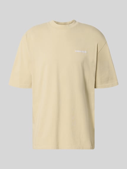 Produktfoto, Oversized T-Shirt mit Logo-Stitching von Pegador aus Reine Baumwolle in Beige, Oversized-Fit, Rundhalsausschnitt, Rückenlänge 73 cm bei Größe M