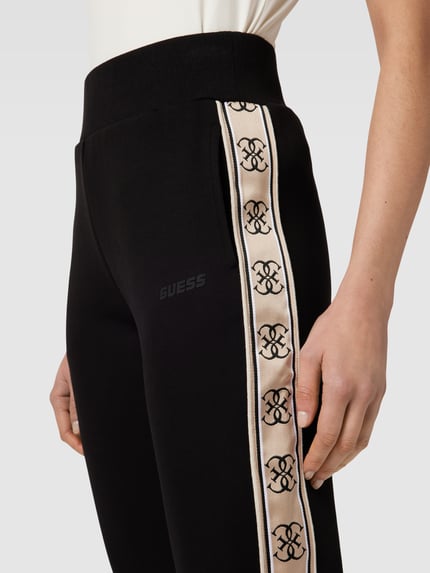 GUESS Activewear spodnie dresowe o kroju regular fit z lampasami model 'BRITNEY' Czarny 3