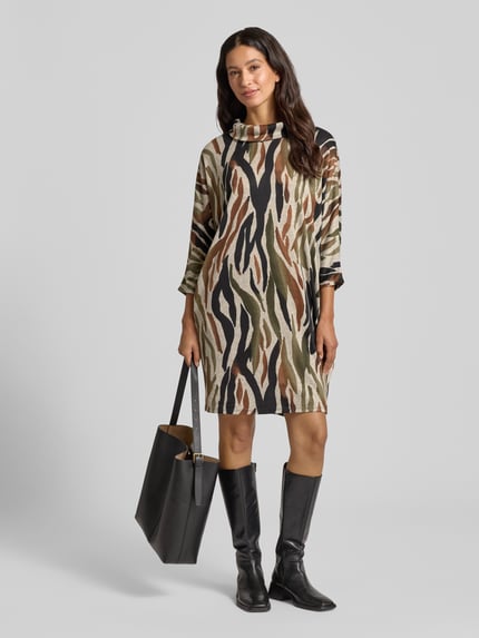 Apricot Kleid mit weitem Rollkragen Rostrot 1