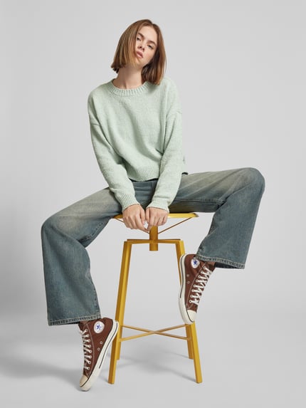 ONLY Sweter z obniżonymi ramionami model ‘TERESA’ Trzcinowy 3