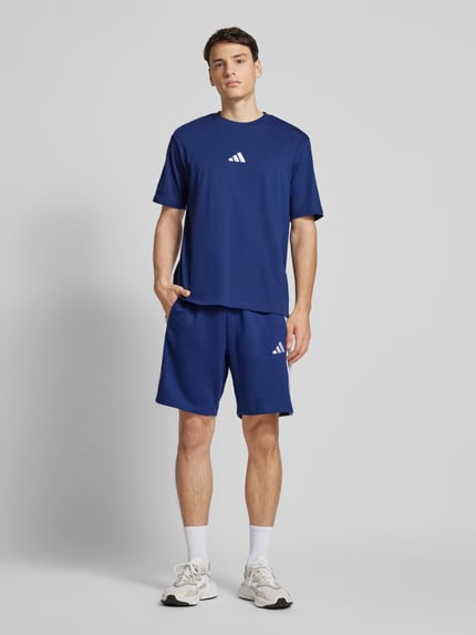 adidas Sportswear T-Shirt mit Label-Print Marine 1