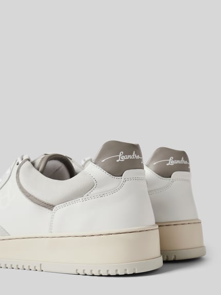 Leandro Lopes Sneaker mit Logo-Applikation Modell 'Orbit Low Top' Weiss 2