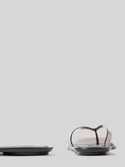 Produktfoto, Zehentrenner mit kleinem Blockabsatz von Steve Madden, efekt: jednolity kolor/przejrzysty, nosek buta: zaokrąglony, kształt obcasa: obcas słupek, nadruk z logo, podeszwa: lekko z fakturą