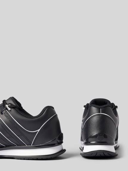 Produktfoto, sneakersy z powlekanej skóry z detalami z logo model 'Rinzler' od K-SWISS, czarne, zaokrąglony kształt, profilowana podeszwa, wysokość obcasa: 3 cm, wysokość cholewki: 9 cm, szerokość w rozmiarze 44: 9 cm