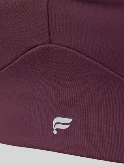 Produktfoto, Detailaufnahme vom Sport-BH mit Logo-Print Modell 'PURELUXE LONGLINE' von Fabletics, bordeaux, glatte Struktur, Stretch-Material
