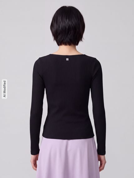 Frauenmodel trägt Slim Fit bluzka z długim rękawem aus mieszanka bawełny Modell 'Dumille' von HUGO, jednokolorowy, faktura prążkowana, detal z logo, dekolt w serek, Ganzkörperansicht Rückansicht, KI-modifiziertes Bild