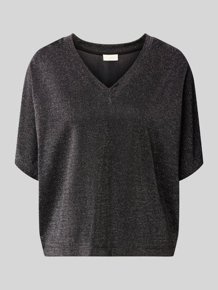 Produktfoto, Oversized T-Shirt mit V-Ausschnitt von Milano Italy in dunklem Farbton, lockere Form, kurze Ärmel, strukturierte Oberfläche