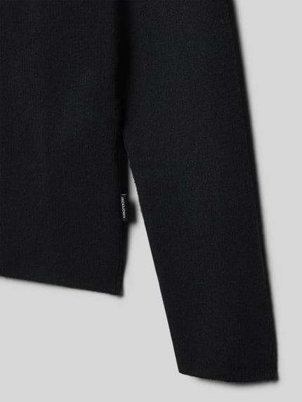 Produktfoto, Regular Fit Poloshirt in Strick-Optik Modell 'Bradfort' von Jack & Jones, czarny, długi rękaw, tekstura dzianiny, szczegół logo.
