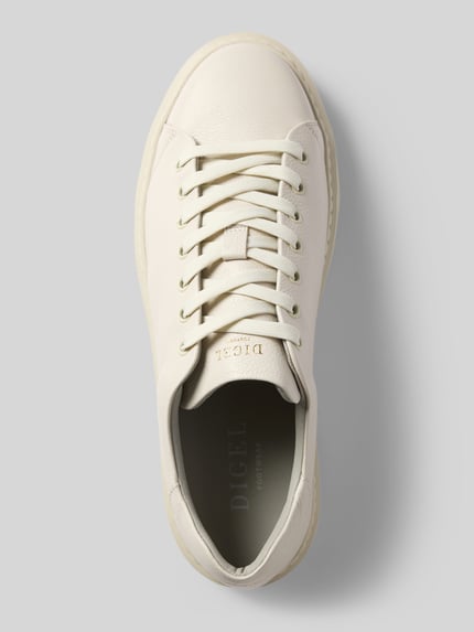 Produktfoto, Sneaker aus echtem Leder mit Logo-Detail Modell 'Sound' von DIGEL, Herren Sneaker in Creme, abgerundete Passform, feine Leder-Textur, Schnürverschluss, Absatzhöhe 3 cm, Schafthöhe 8 cm, Schaftweite 10 cm.