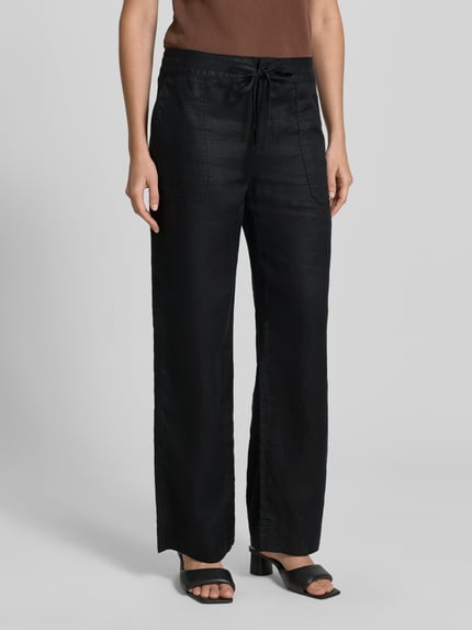 Frauenmodel trägt Regular Fit Weite Hose aus reinem Leinen von Lauren Ralph Lauren, Optik: Unifarben, Flammgarn, Nahaufnahme Oberkörper.