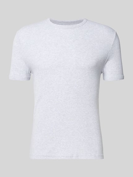 Produktfoto, T-Shirt in Feinripp mit Rundhalsausschnitt von REVIEW, hellgrau, Baumwoll-Mix mit Stretch-Anteil, Slim-Fit, Label-Detail