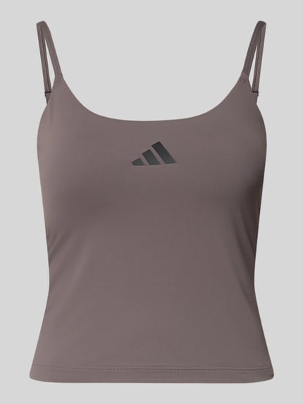 Produktfoto, Tanktop mit Label-Print von adidas Sportswear in Braun, schlanker Schnitt, glatte Textur, Material-Mix mit Stretch-Anteil