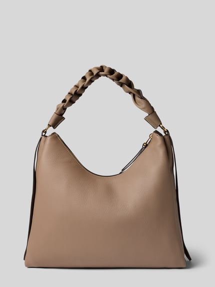 Produktfoto, Handtasche mit Logo-Print Modell 'Grana' von Coccinelle in beige, Trageriemen in Flecht-Optik, leicht genarbte Textur, geteiltes Hauptfach mit Reißverschluss, Größe 31x31x13 cm, Schulterriemen 44 cm.
