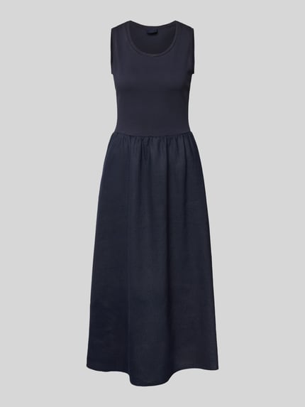 Productfoto, Midikleid mit Rundhalsausschnitt van Oui in effen donkerblauw, A-lijn, puur linnen, steekzakken, ruglengte 117 cm, buste 42 cm