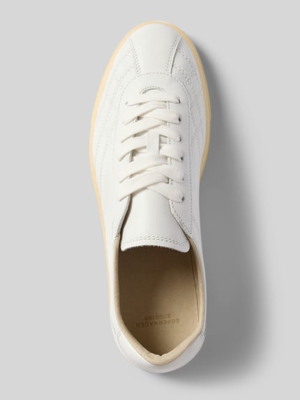 Produktfoto, Sneaker aus echtem Leder mit Logo-Prägung von Copenhagen, abgerundete Passform, Schnürverschluss, glatte Sohle, Damen, Absatzhöhe 2 cm, Schafthöhe 7 cm, Schaftweite 8 cm, weiße Farbe, gleichmäßige, feine Leder-Textur, Oberansicht