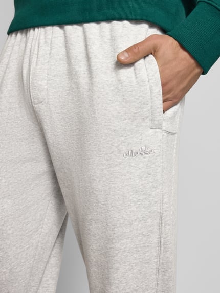ellesse Regular Fit Sweatpants mit Eingrifftaschen Modell 'ORVINIO' Hellgrau 3
