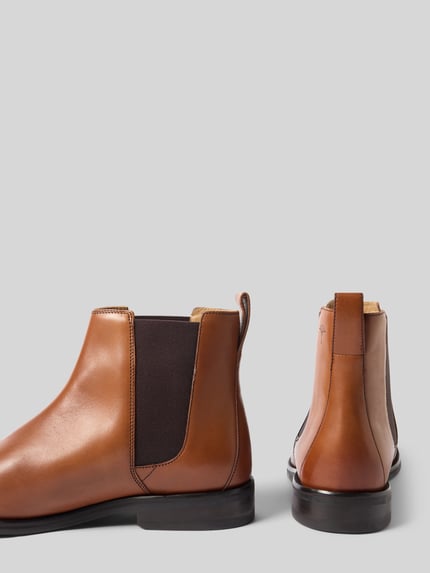 Produktfoto, Chelsea Boots aus Leder Modell 'pero 1.0 kleitos' van JOOP! SHOES, bruin leer, afgeronde neus, elastische inzetstukken, maat 44.
