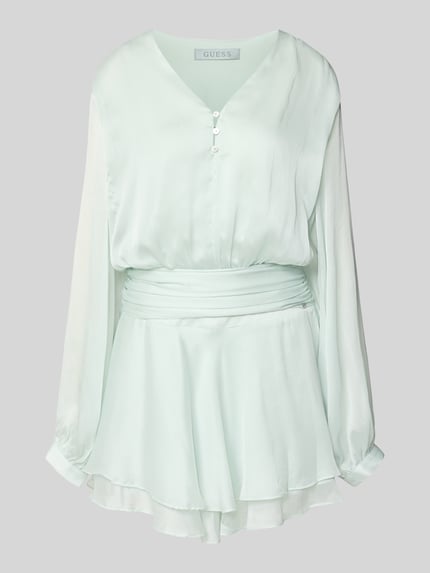 Productfoto, zachtgroen Minikleid met korte knoopsluiting Model 'MAGALI' van Guess, getailleerde fit, V-hals, volantzoom, zijdeachtige textuur.