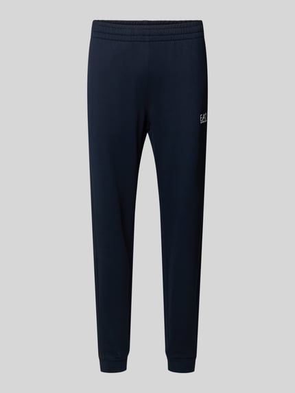Produktfoto, Sweatpants mit Logo und elastischem Bund von EA7 Emporio Armani in Dunkelblau, Regular Fit, aus Baumwoll-Elasthan-Mix, glatte Struktur