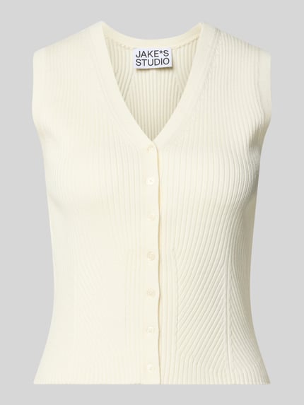Produktfoto, Strickweste aus Viskose-Mix mit V-Ausschnitt von Jake*s, cremefarben, Slim-Fit, Ripp-Optik, Knopfleiste, Rückenlänge 50 cm