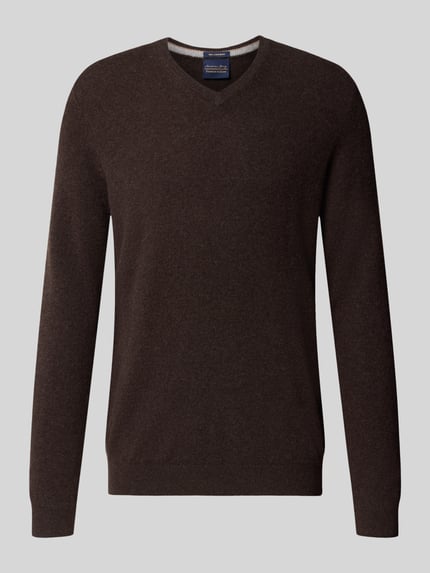 Produktfoto, Strickpullover aus Kaschmir mit V-Ausschnitt von Christian Berg Men in donkerbruin, regular fit, heren, gladde textuur, ruglengte maat M 71 cm, mouwlengte maat M 71 cm