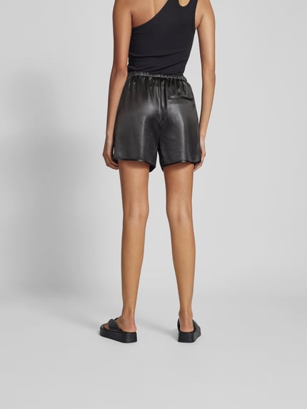 Filippa K Shorts in leerlook Donkerbruin - 5